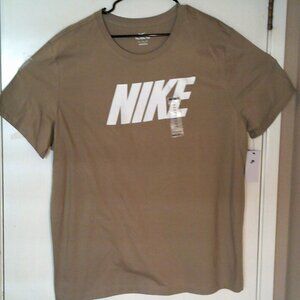NEW NIKE SPORTSWEAR "Letter Logo Tee" MEN'S KHAKI WHITE T-SHIRT 2XL DX1981-247